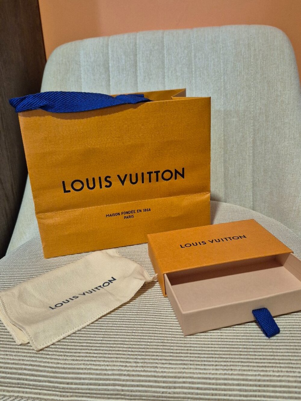 LOUIS VUITTON  NEW set
